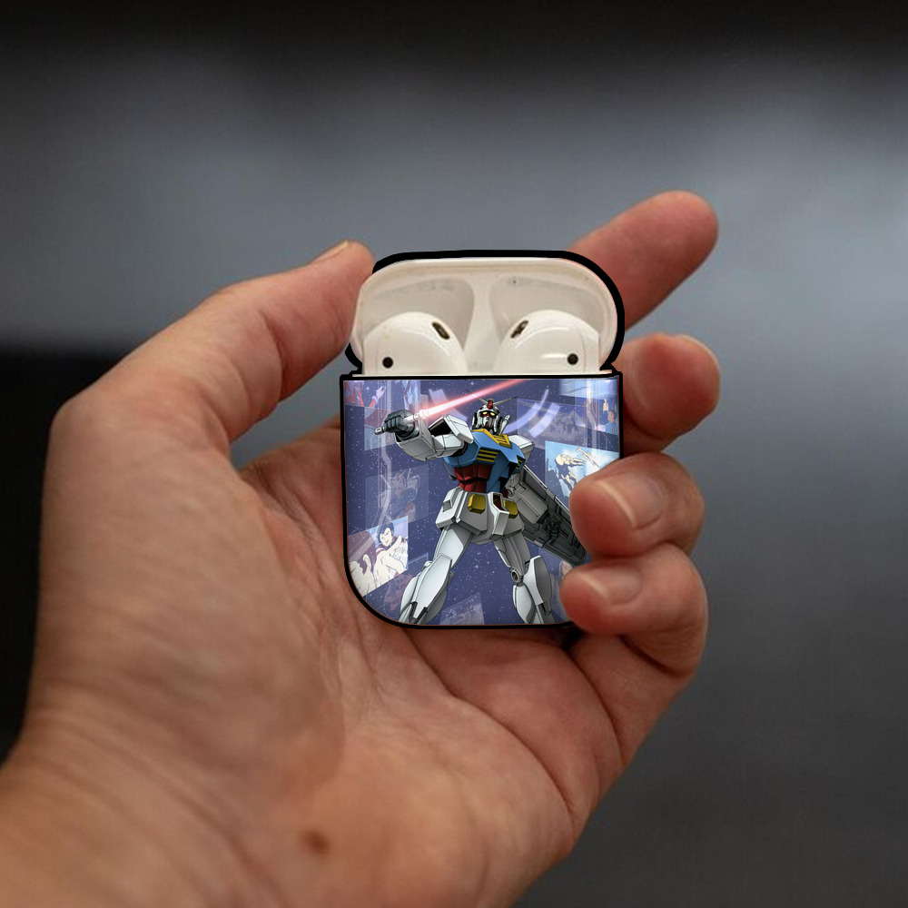 機動戦士ガンダム Mobile Suit Gundam AirPods 第2世代保護ケース ハードシェル ブラック 耐衝撃・防指紋・カラビナ付き