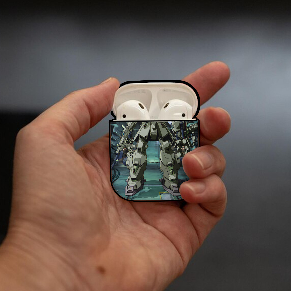 機動戦士ガンダム Mobile Suit Gundam AirPods 第2世代保護ケース ハードシェル ブラック 耐衝撃・防指紋・カラビナ付き