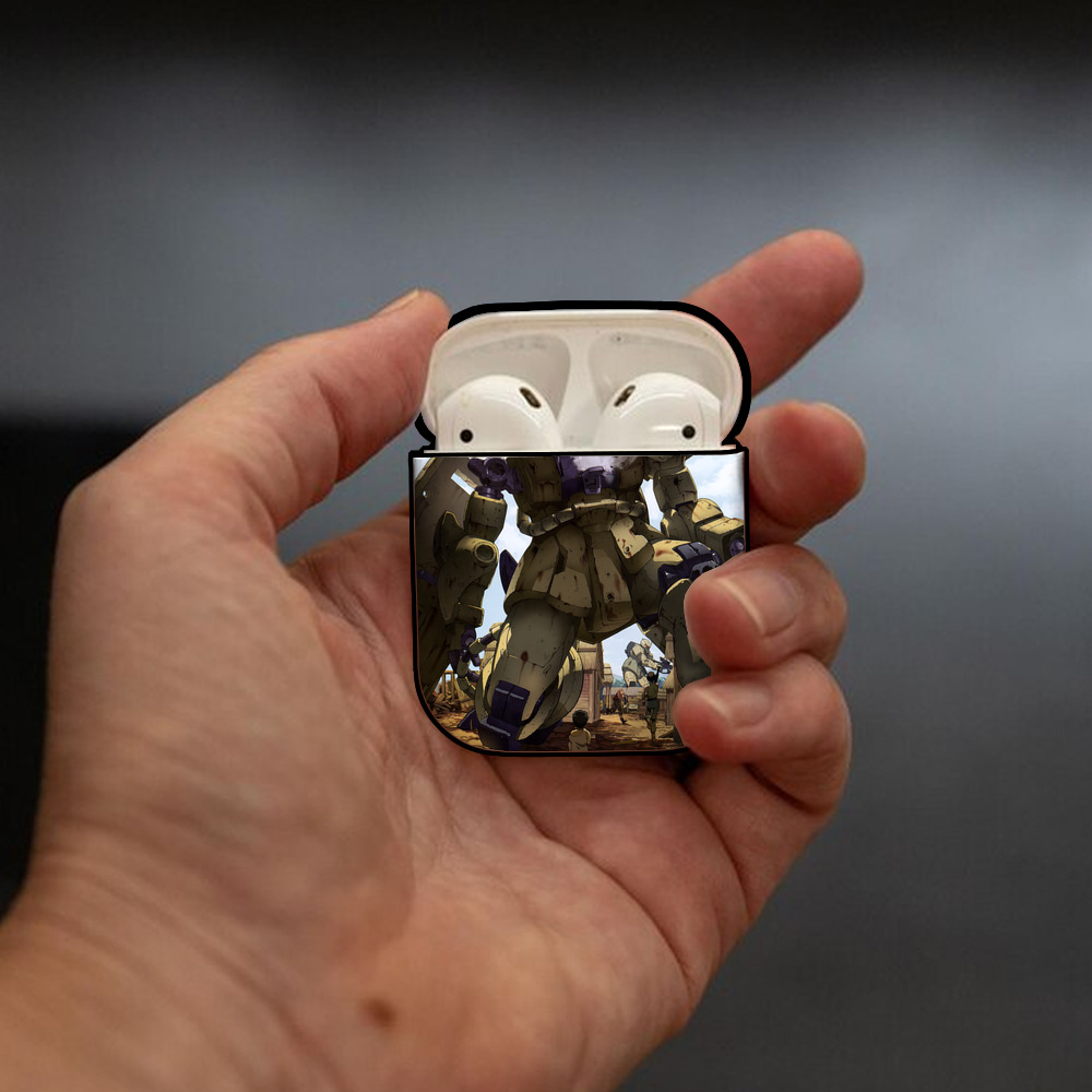 機動戦士ガンダム Mobile Suit Gundam AirPods 第2世代保護ケース ハードシェル ブラック 耐衝撃・防指紋・カラビナ付き