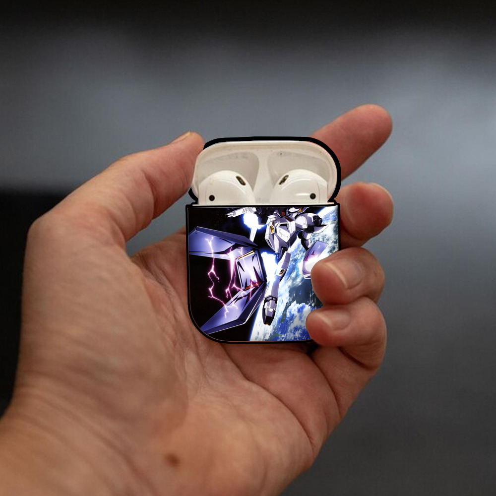 機動戦士ガンダム Mobile Suit Gundam AirPods 第2世代保護ケース ハードシェル ブラック 耐衝撃・防指紋・カラビナ付き