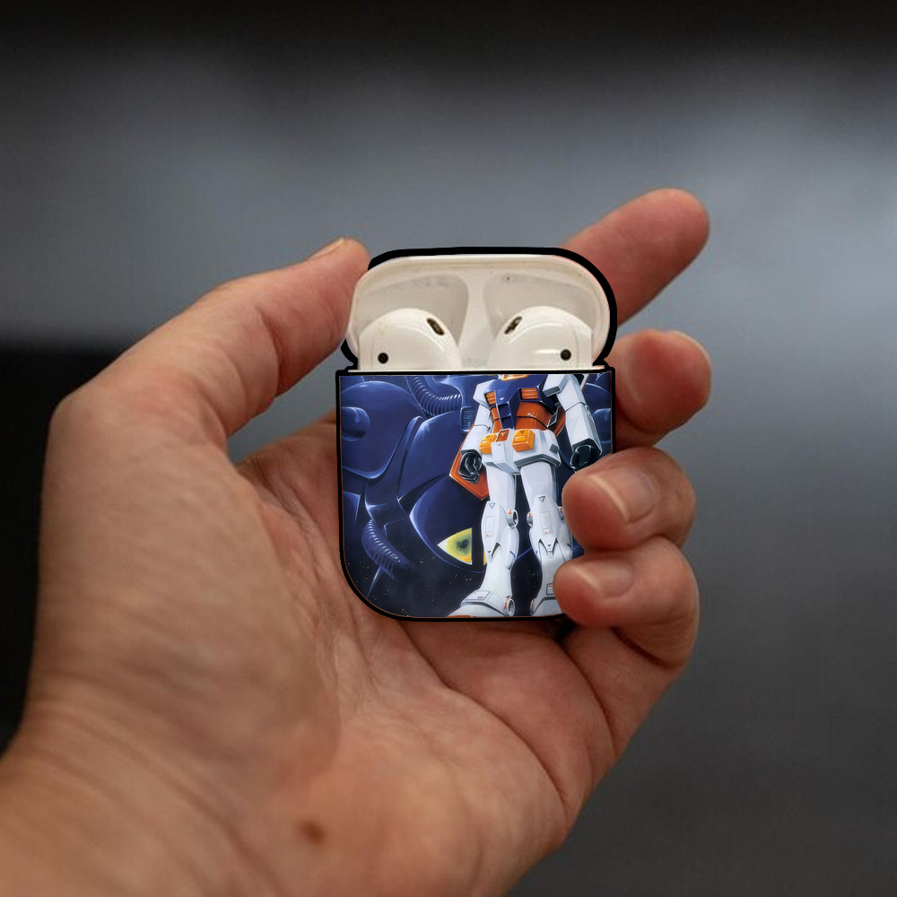 機動戦士ガンダム Mobile Suit Gundam AirPods 第2世代保護ケース ハードシェル ブラック 耐衝撃・防指紋・カラビナ付き