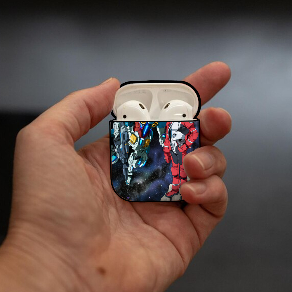機動戦士ガンダム Mobile Suit Gundam AirPods 第2世代保護ケース ハードシェル ブラック 耐衝撃・防指紋・カラビナ付き