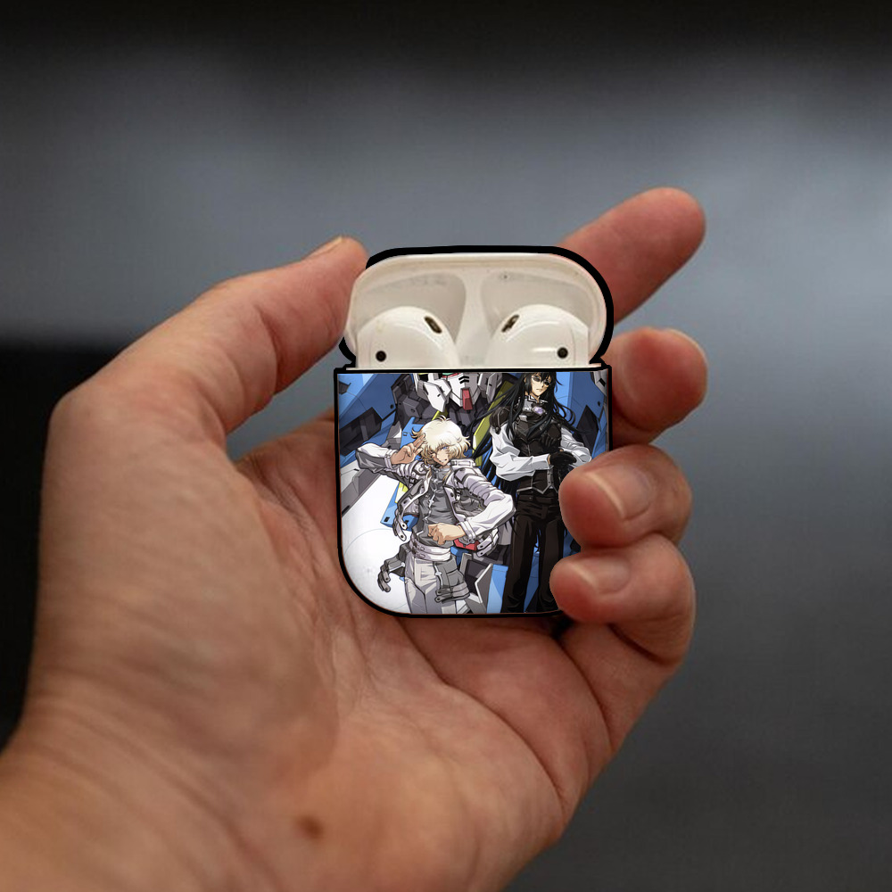 機動戦士ガンダム Mobile Suit Gundam AirPods 第2世代保護ケース ハードシェル ブラック 耐衝撃・防指紋・カラビナ付き