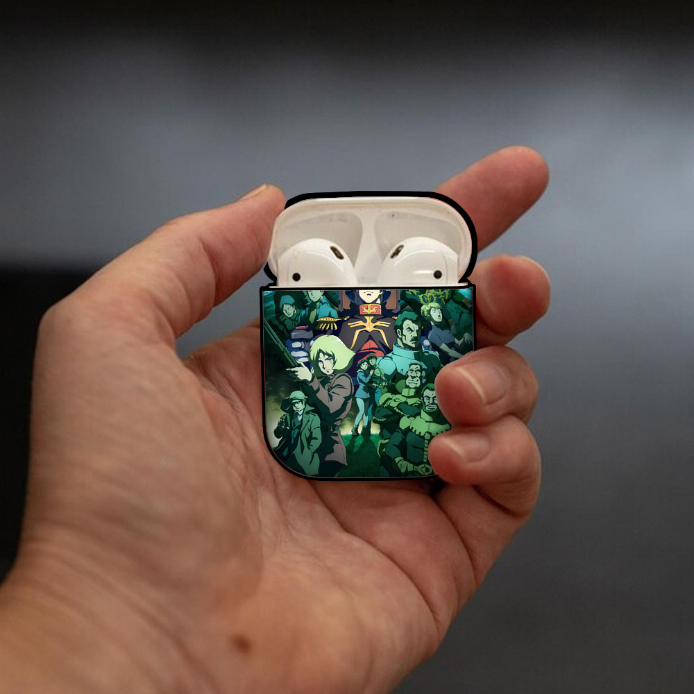 機動戦士ガンダム Mobile Suit Gundam AirPods 第2世代保護ケース ハードシェル ブラック 耐衝撃・防指紋・カラビナ付き