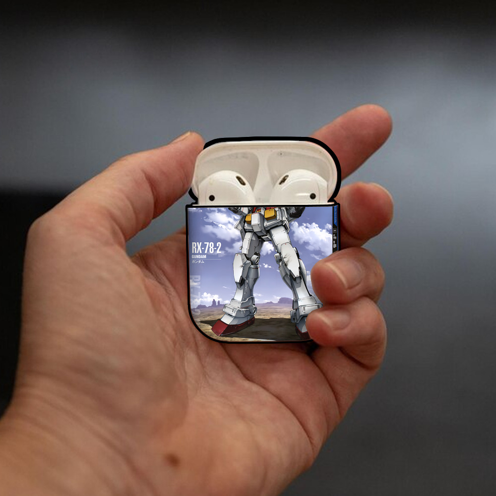 機動戦士ガンダム Mobile Suit Gundam AirPods 第2世代保護ケース ハードシェル ブラック 耐衝撃・防指紋・カラビナ付き