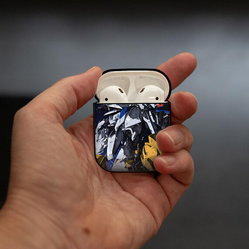 機動戦士ガンダム Mobile Suit Gundam AirPods 第2世代保護ケース ハードシェル ブラック 耐衝撃・防指紋・カラビナ付き