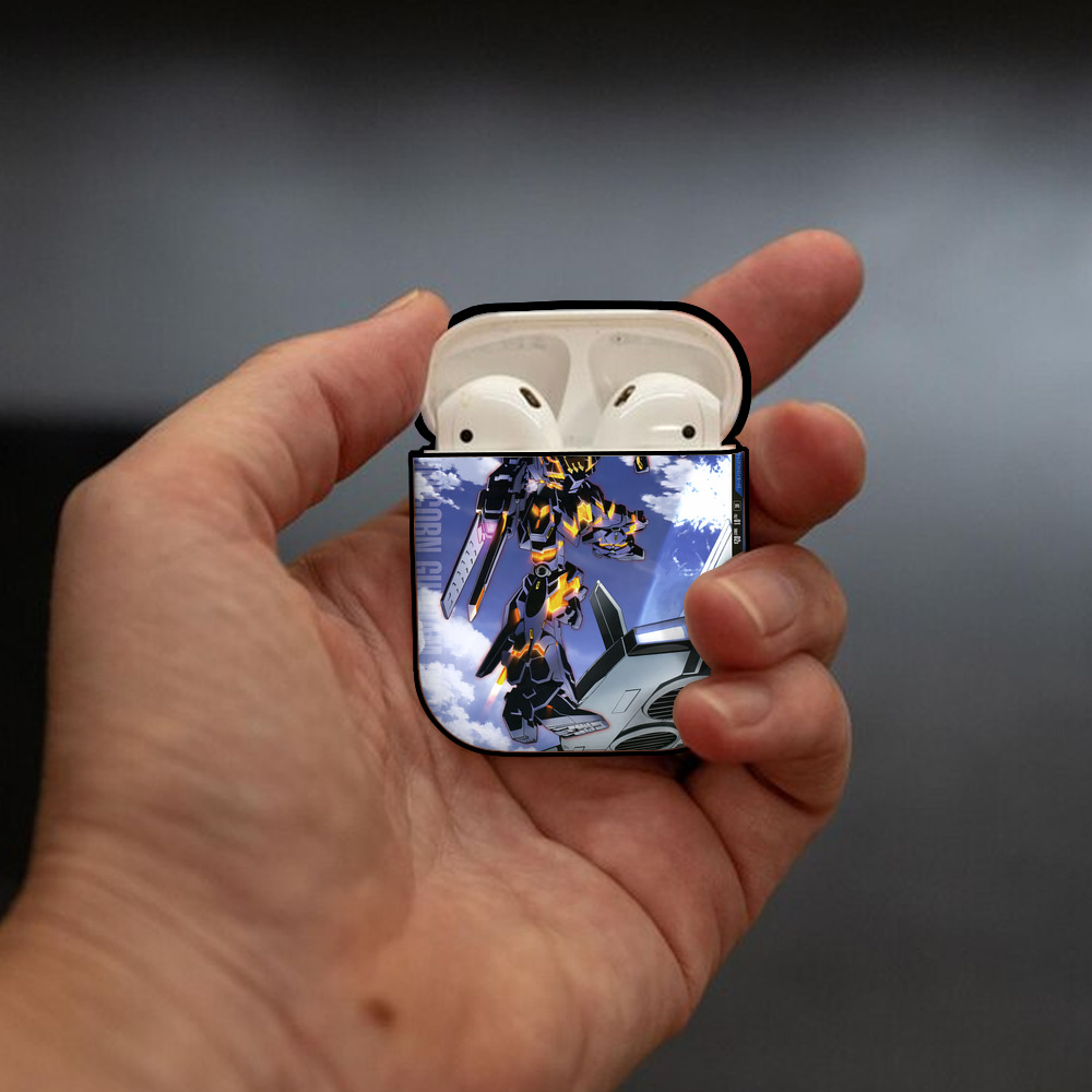 機動戦士ガンダム Mobile Suit Gundam AirPods 第2世代保護ケース ハードシェル ブラック 耐衝撃・防指紋・カラビナ付き