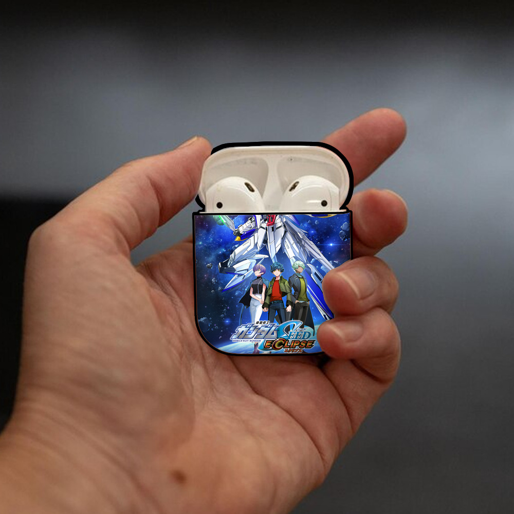 機動戦士ガンダム Mobile Suit Gundam AirPods 第2世代保護ケース ハードシェル ブラック 耐衝撃・防指紋・カラビナ付き