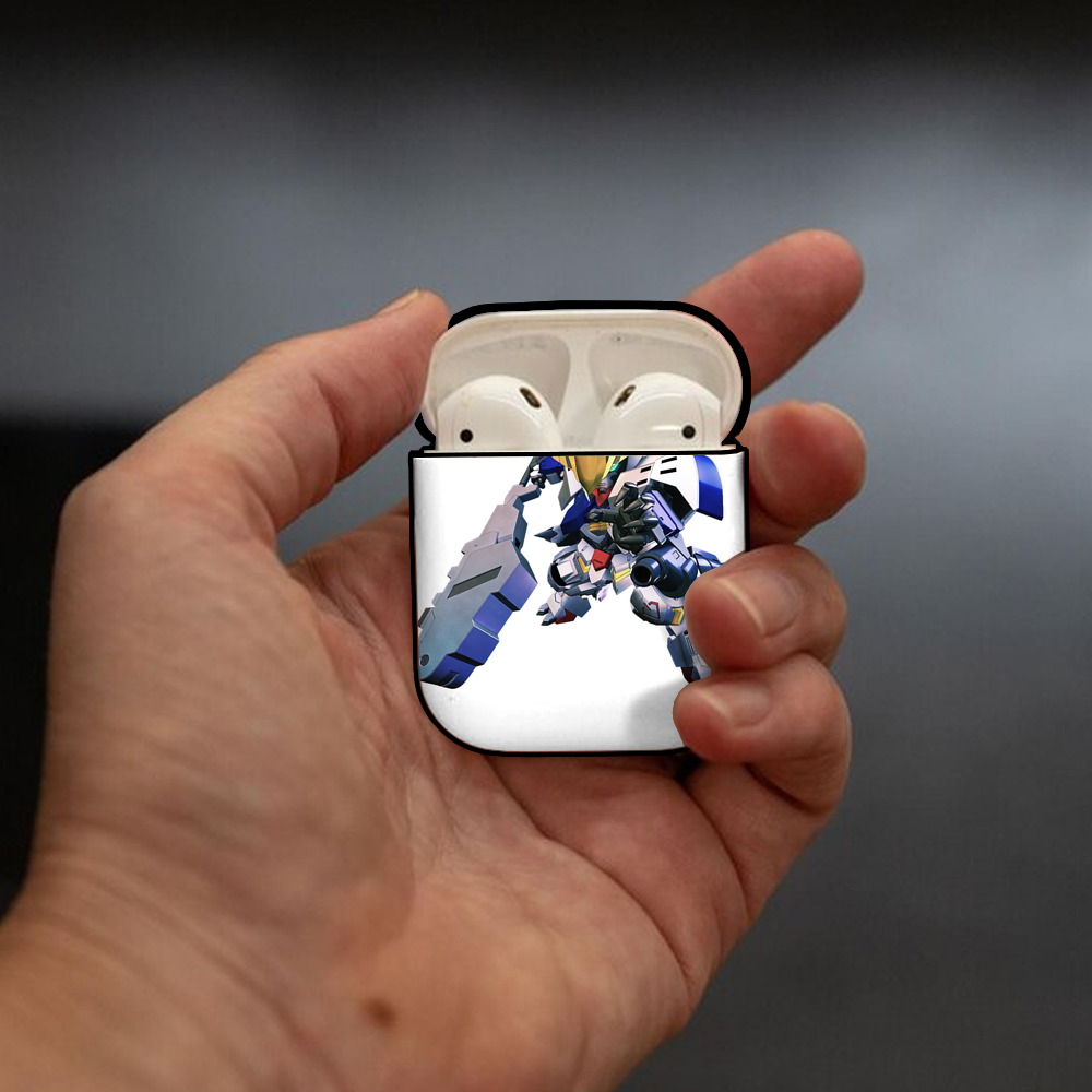 機動戦士ガンダム Mobile Suit Gundam AirPods 第2世代保護ケース ハードシェル ブラック 耐衝撃・防指紋・カラビナ付き