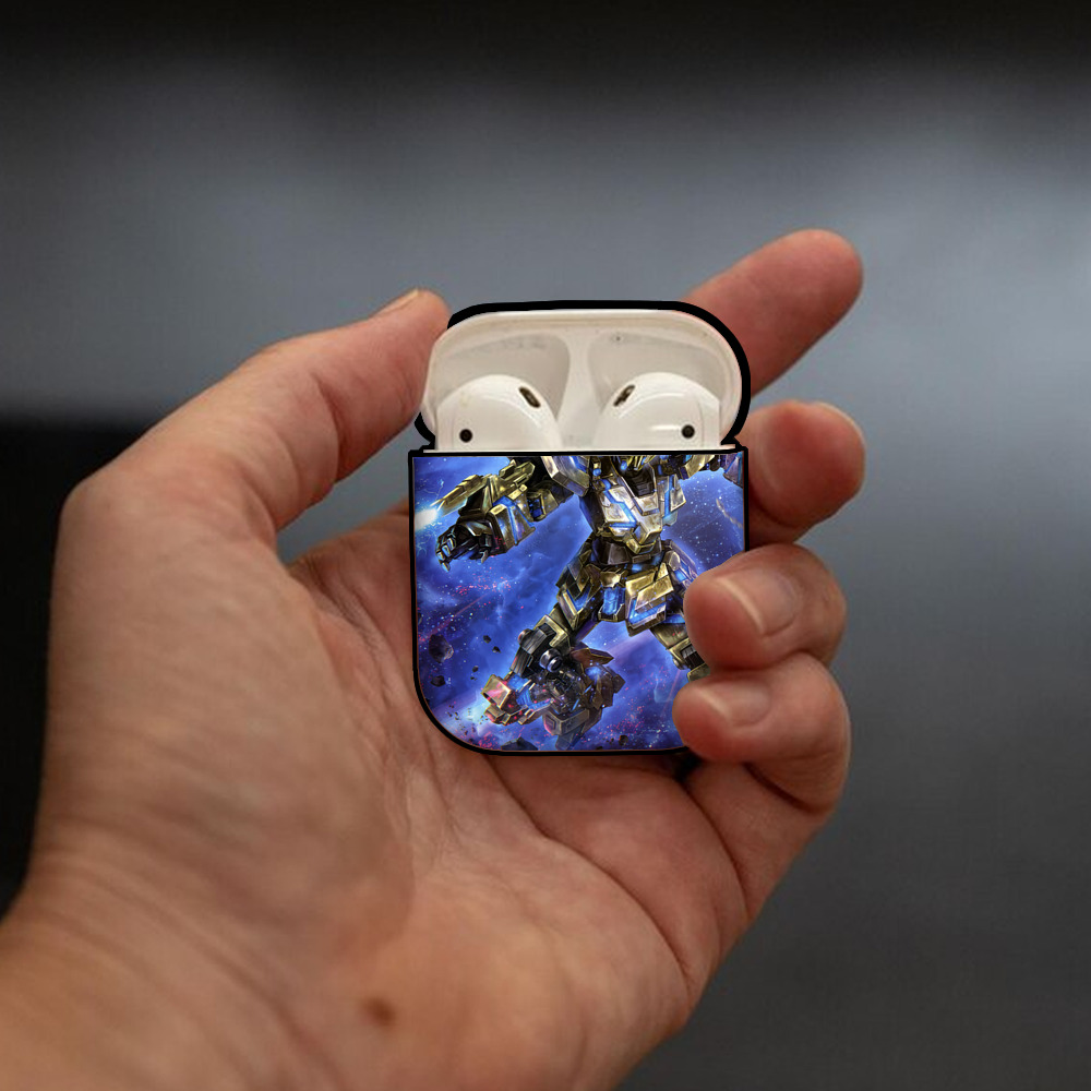機動戦士ガンダム Mobile Suit Gundam AirPods 第2世代保護ケース ハードシェル ブラック 耐衝撃・防指紋・カラビナ付き