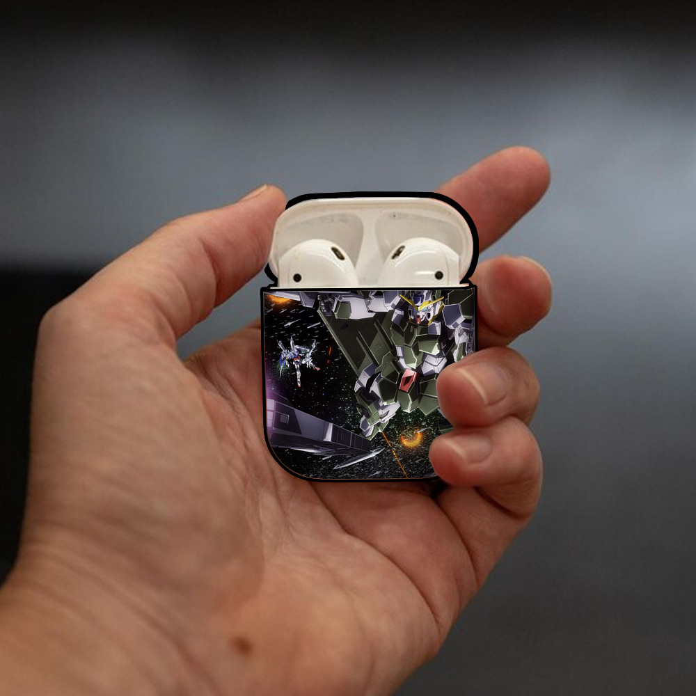 機動戦士ガンダム Mobile Suit Gundam AirPods 第2世代保護ケース ハードシェル ブラック 耐衝撃・防指紋・カラビナ付き