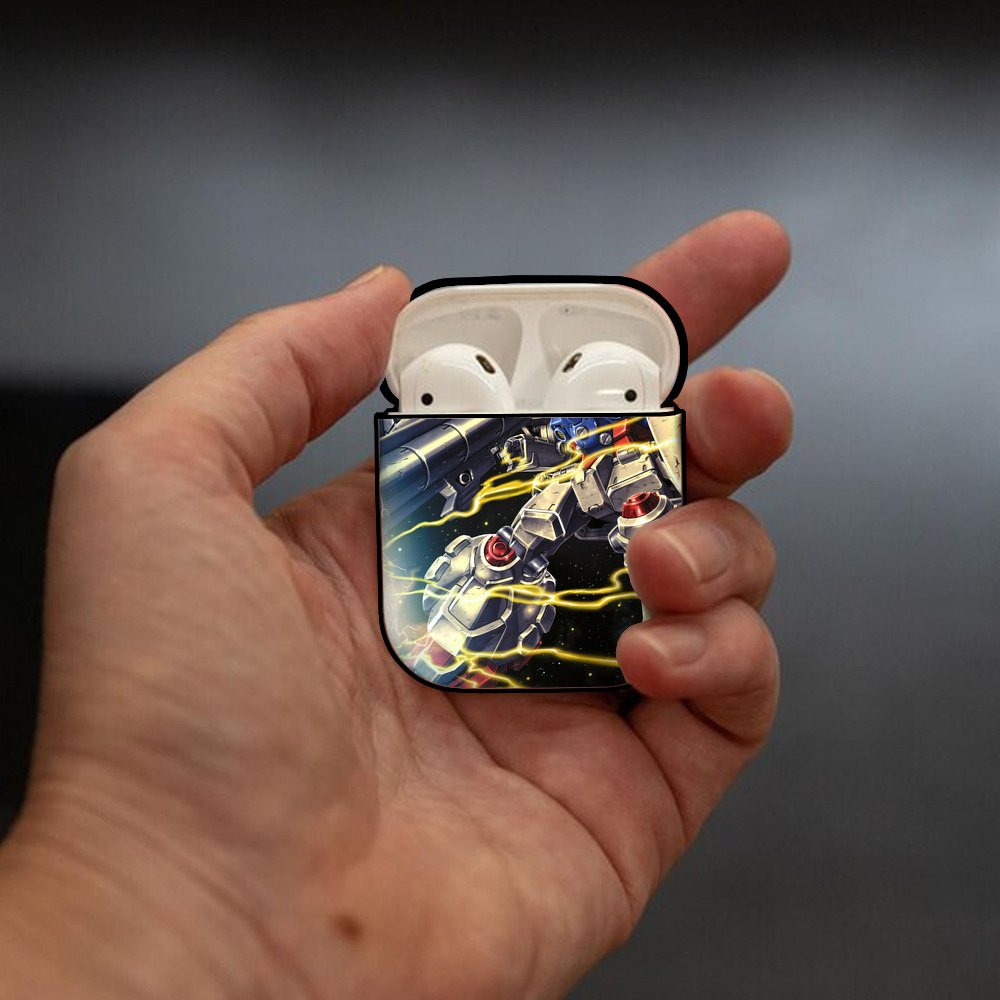 機動戦士ガンダム Mobile Suit Gundam AirPods 第2世代保護ケース ハードシェル ブラック 耐衝撃・防指紋・カラビナ付き