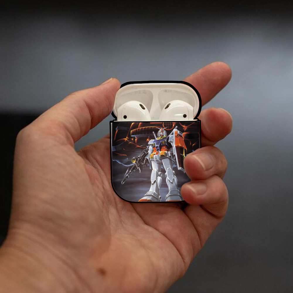 機動戦士ガンダム Mobile Suit Gundam AirPods 第2世代保護ケース ハードシェル ブラック 耐衝撃・防指紋・カラビナ付き