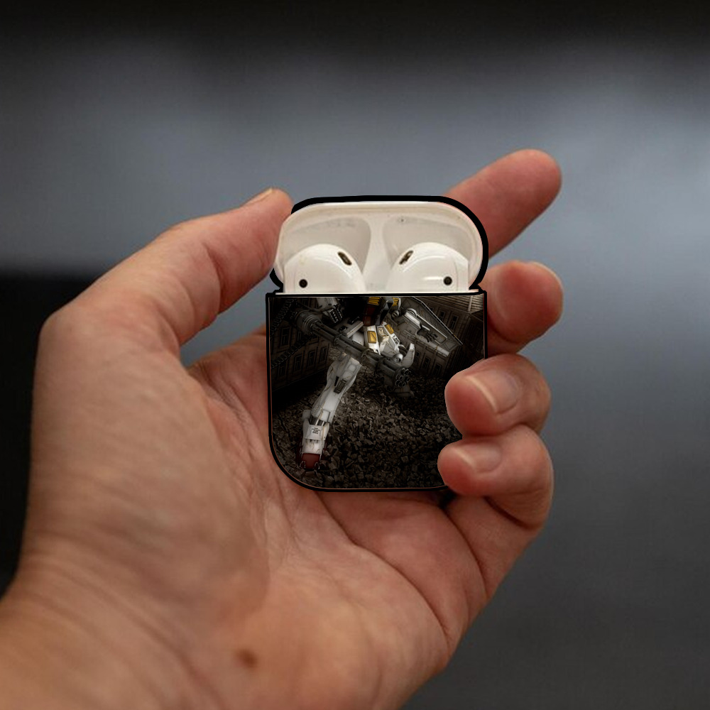機動戦士ガンダム Mobile Suit Gundam AirPods 第2世代保護ケース ハードシェル ブラック 耐衝撃・防指紋・カラビナ付き