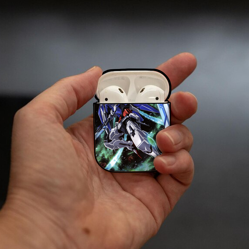 機動戦士ガンダム Mobile Suit Gundam AirPods 第2世代保護ケース ハードシェル ブラック 耐衝撃・防指紋・カラビナ付き