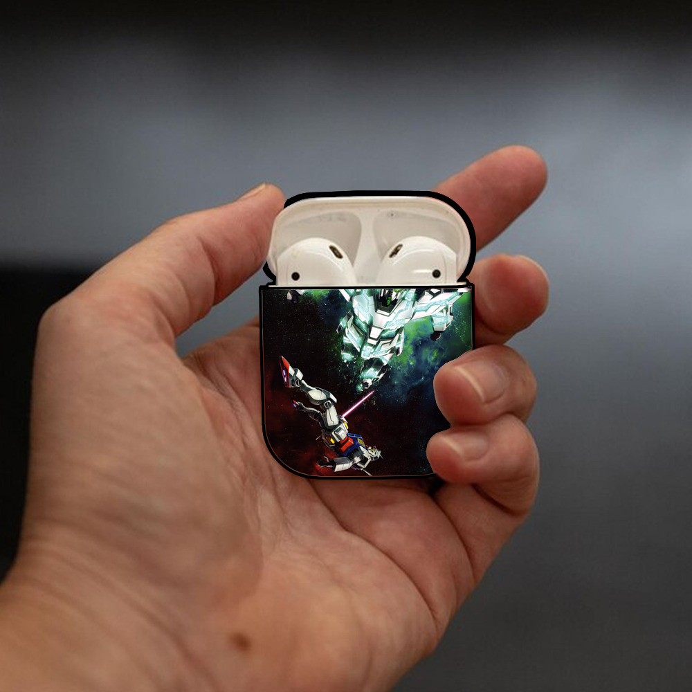 機動戦士ガンダム Mobile Suit Gundam AirPods 第2世代保護ケース ハードシェル ブラック 耐衝撃・防指紋・カラビナ付き