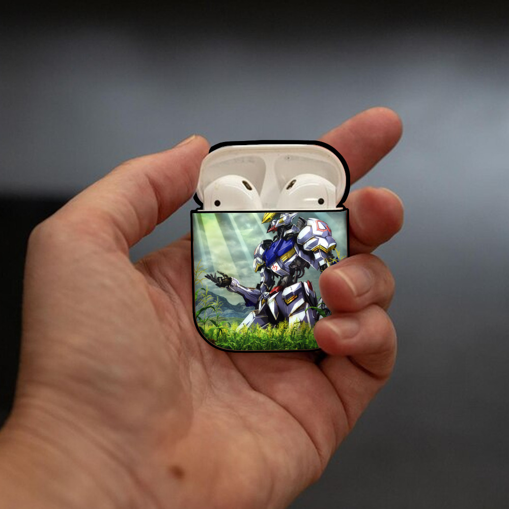 機動戦士ガンダム Mobile Suit Gundam AirPods 第2世代保護ケース ハードシェル ブラック 耐衝撃・防指紋・カラビナ付き