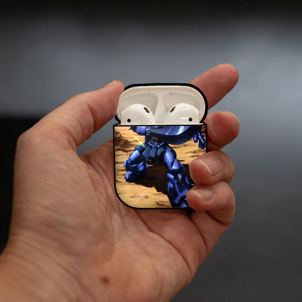 機動戦士ガンダム Mobile Suit Gundam AirPods 第2世代保護ケース ハードシェル ブラック 耐衝撃・防指紋・カラビナ付き