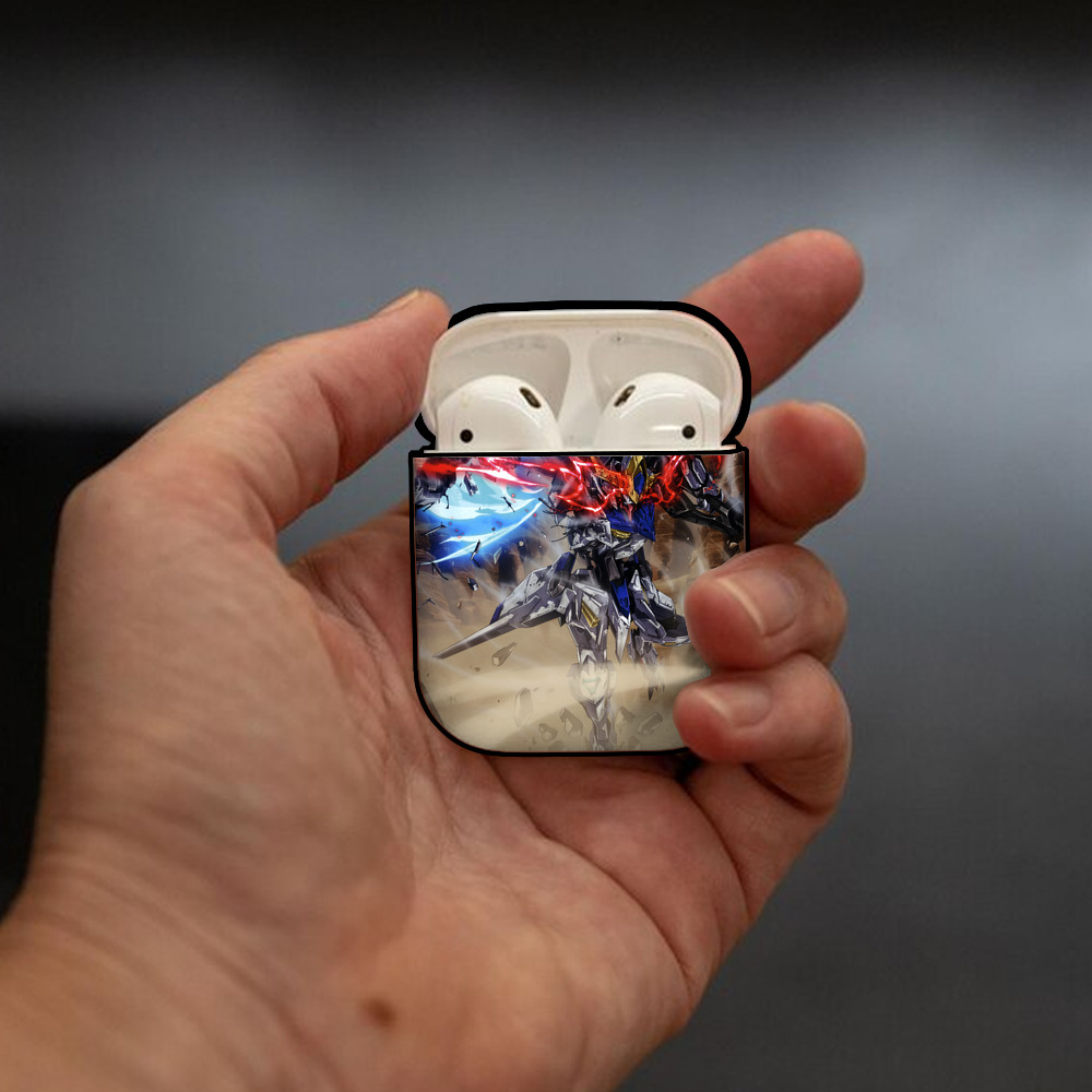 機動戦士ガンダム Mobile Suit Gundam AirPods 第2世代保護ケース ハードシェル ブラック 耐衝撃・防指紋・カラビナ付き