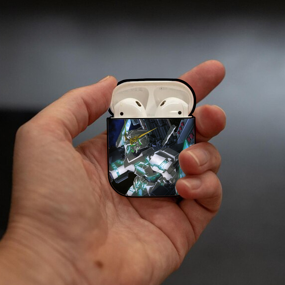 機動戦士ガンダム Mobile Suit Gundam AirPods 第2世代保護ケース ハードシェル ブラック 耐衝撃・防指紋・カラビナ付き