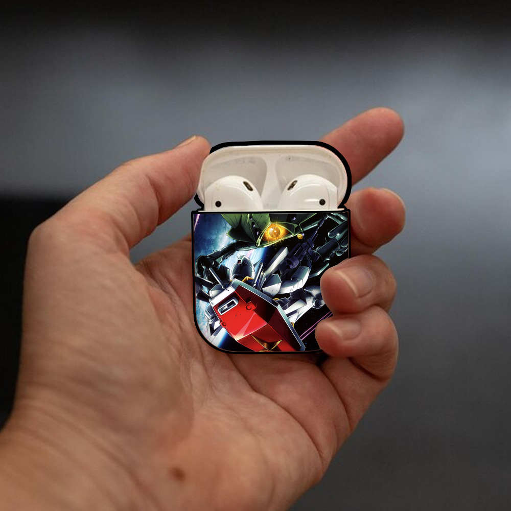 機動戦士ガンダム Mobile Suit Gundam AirPods 第2世代保護ケース ハードシェル ブラック 耐衝撃・防指紋・カラビナ付き